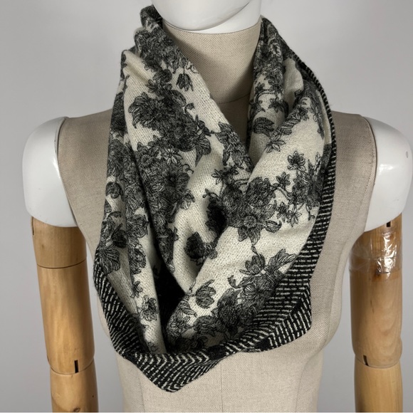 Anthropologie Accessories - Anthropologie Madison88 wool blend scarf